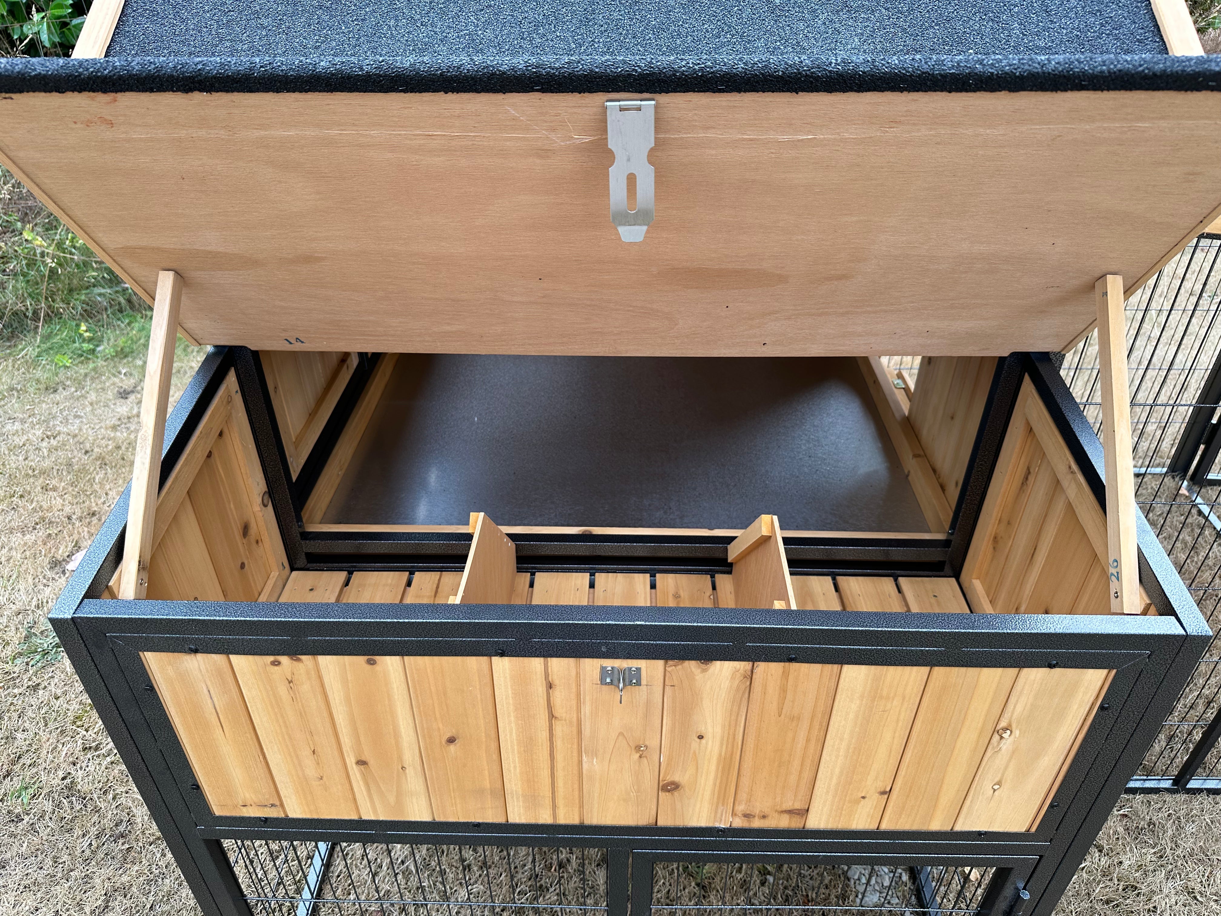 NEW-METAL Cottage Coop.  in-stock